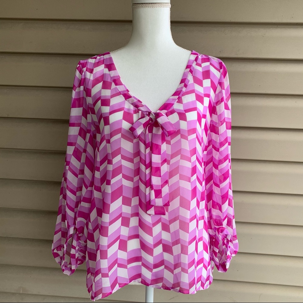 •NY & Company• V-Neck Blouse with Bow Collar - Med